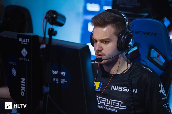 Tian ：前两局和Creme的沟通不太好，中单在对线时太过於急躁了