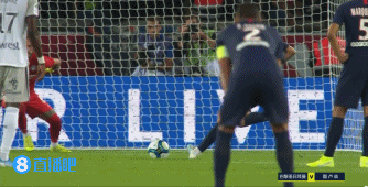 AC米兰主场3-2逆转都灵，40岁魔笛全场发挥，助力球队重返榜首，展现强大实力与斗志。