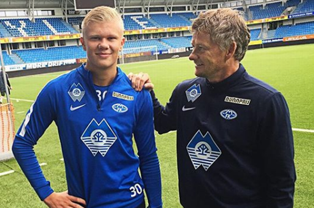 拜仁慕尼黑莱万多夫斯基帽子戏法