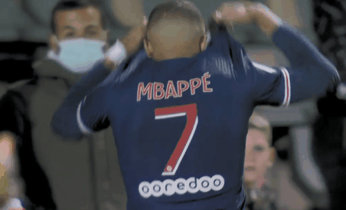 切尔西客战伯恩利冲击7连胜，历史数据呈碾压之势（切尔西客场对阵伯恩利冲击七连胜，历史交锋占据压倒性优势）